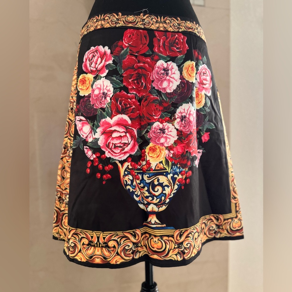 Floral Vase Print Skirt - Black and Red